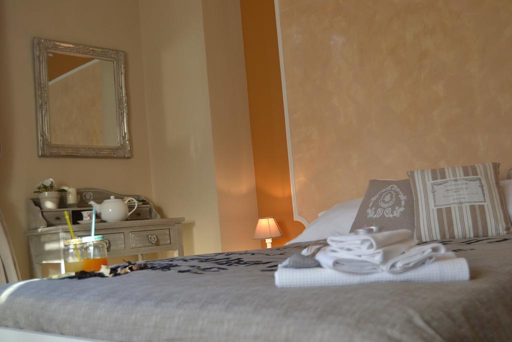 Un Tetto Di Stelle Deluxe Home Salerno Room photo